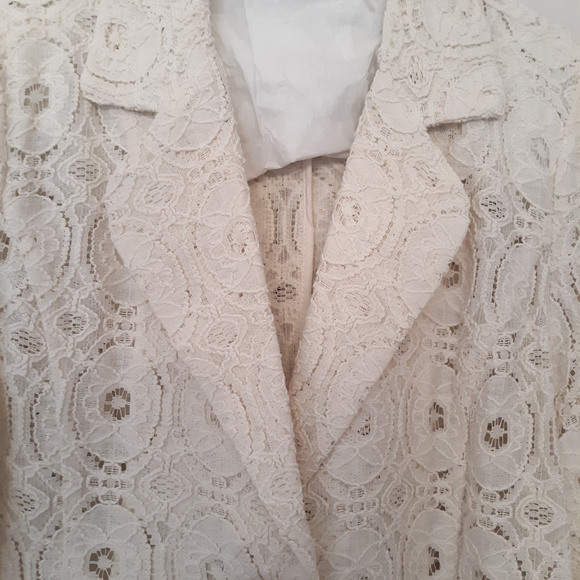 FOR CYNTHIA CREAM LACED BLAZER. ELEGANT AND CLASSI - Picture 2 of 6